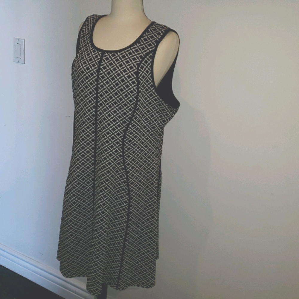 Dress - Picture 6 of 8